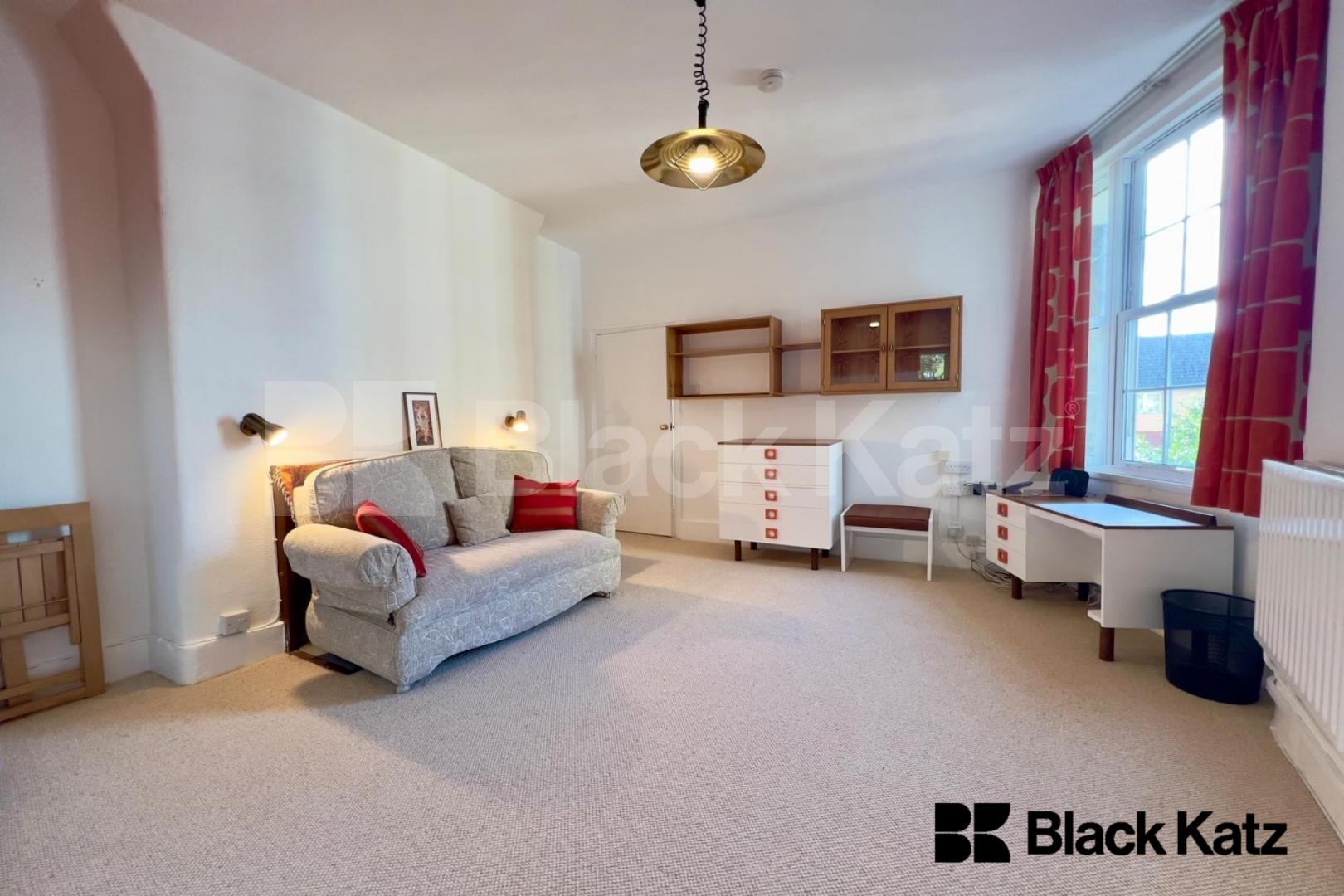 Bright and Spacious Three Bedroom Apartment in the Heart of London Bridge Devon Mansions - Tooley Street , London Bridge